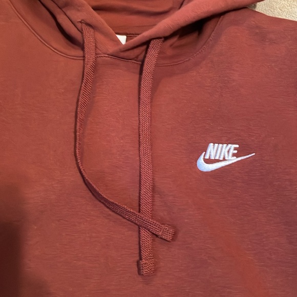 Nike Men's burgundy Hoodie - Picture 2 of 8